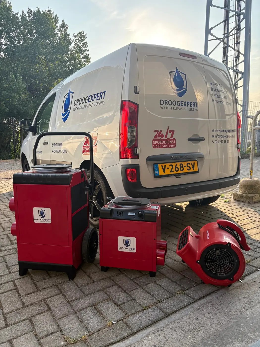 Droogexpert-servicewagen met droogapparatuur voor levering